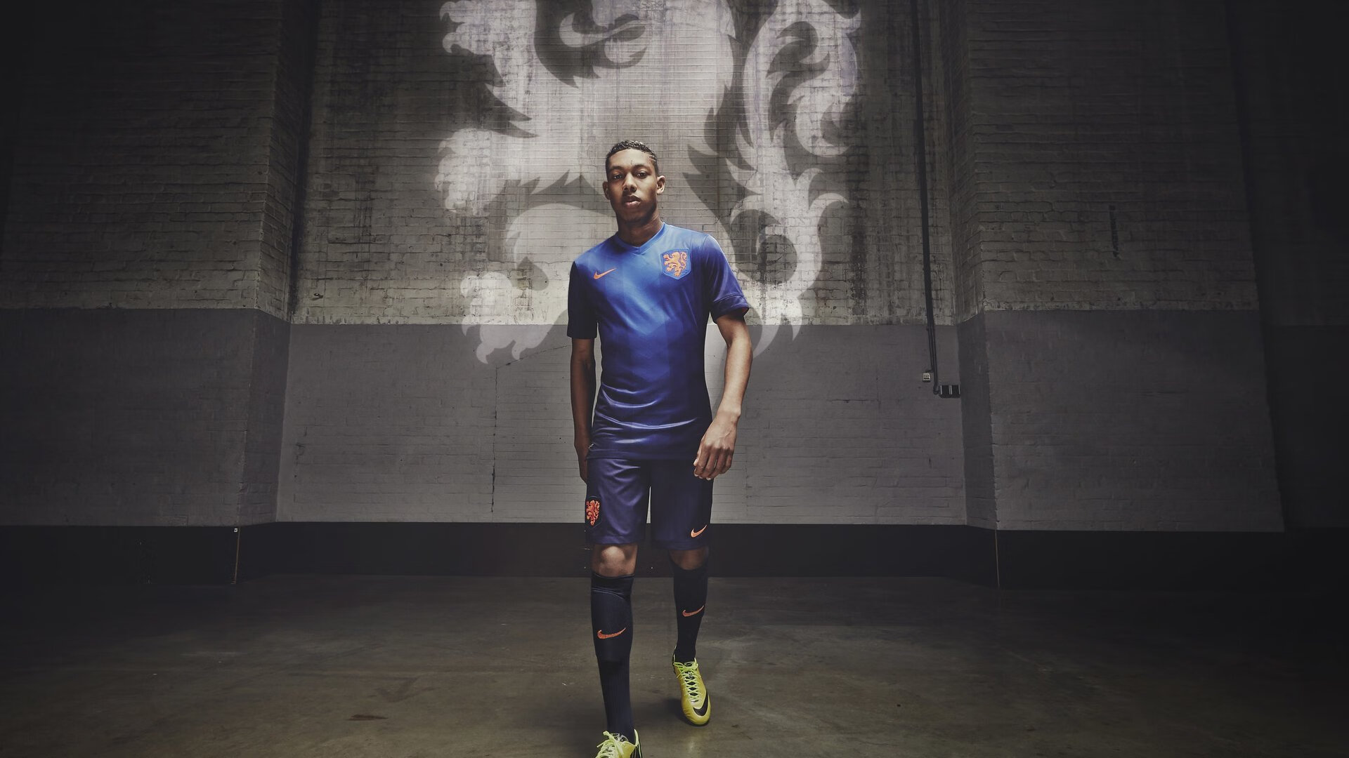 十轮惊魂:英超四帅下课潮下的生存危机,狼队垫底与佩雷拉引发的连锁震荡